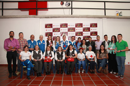Grupo de voluntarios que fue exaltado con el Premio Henrys.