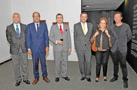 Gabriel Barreneche Ramos; Felipe César Londoño López; Gustavo Villa; Walter Castañeda, quien firma como Eva Clarens; Elvira Esco