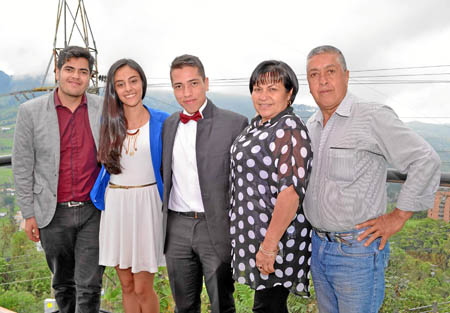 Julián Esteban Atehortúa Lozano, Sofía Serna Grajales, José David Atehortúa Lozano, María Nancy Lozano Jiménez y Jorge Atehortúa