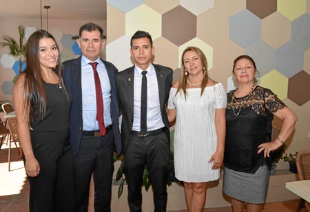 María Alejandra Alzate Restrepo, Ómar Alzate Valencia, Juan Sebastián Alzate Restrepo, María Soranlly Restrepo Londoño y Marina 