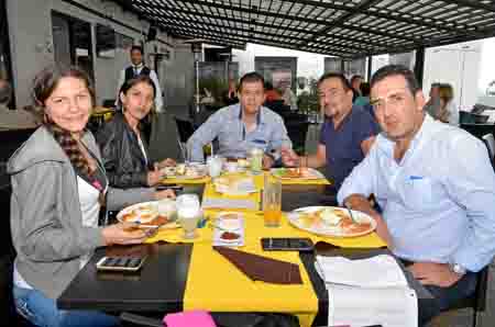 Foto | José Fernando Tangarife | LA PATRIA Vanesa Carmona Herrera, Kelly Lorena Carmona Herrera, Diego Camargo Avendaño, Andrés 