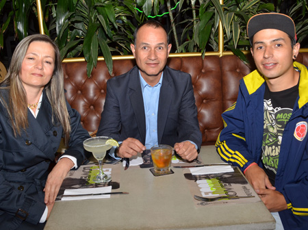 Foto | José Fernando Tangarife | LA PATRIA Gladys Salazar, Luis Fernando Jiménez y Sebastián Jiménez Salazar.