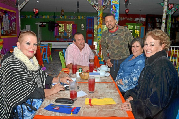 Gloria Elena Osorno, Alberto Giraldo, Cristian Aponte, María Elena Zuluaga y Blanca Elena Osorno Gil.