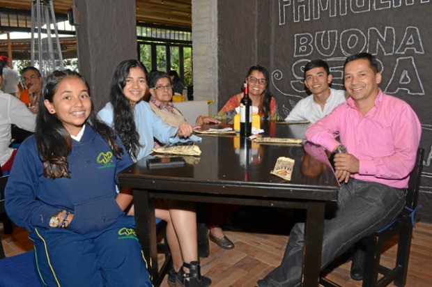 Isabella Sánchez Rodríguez, Natalia Sánchez Rodríguez, Margarita Sánchez, Luz Nancy Rodríguez, Daniel Sánchez Rodríguez y Luis S