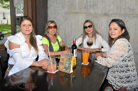 Lina Patricia Silva, Mery Suárez, María Fernanda Cáceres y Beatriz Giraldo.
