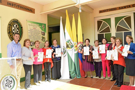 Mario Andrés Díaz González, rector del Colegio Nuestra Señora del Rosario; Josefina Casas Ramírez, Susana Ospina Jaramillo, Herl
