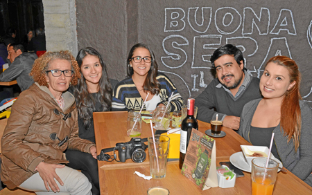 Constanza Fraume Restrepo, Daniela Pérez, Carolina Giraldo Orozco, Juan David Jurado Ocampo y Marcela Correa Duque.