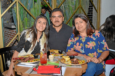 Natalia García, César García y Ximena Ortiz.