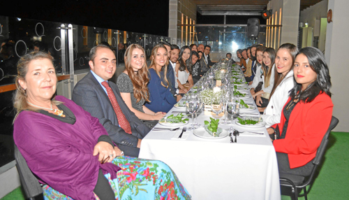 Asistentes a la comida que se ofreció en homenaje a Sara Asmar.