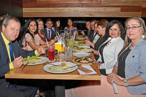 En el restaurante Il Forno se ofreció una comida para celebrar la graduación de María Camila Hoyos, quien recibió el título de D
