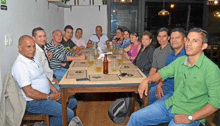 Asistentes a la comida en homenaje a José Hilsias Galvis.