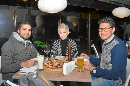 En el restaurante Alto Pasti Trattoria se reunieron Jesús Andrés Trejos, Deborah Midonig y Sergio Andrés Pérez.
