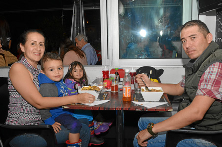 Milena Almansa, Alejandro Jaramillo Almansa, Isabela Jaramillo Almansa y Jaime Jaramillo. 