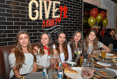 Alejandra Hoyos García, María Camila Ramírez, Alejandra Hurtado, Manuela Arango y Daniela Gómez.