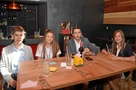 Foto | José Fernando Tangarife | LA PATRIA Jerónimo Contreras, Valeria Leyton, Julián Leyton y Érika Franco.