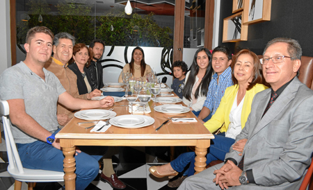 Juan Felipe Hoyos, Fabio Hoyos Cardona, Zulma López Hoyos, Fabio Hoyos, Carolina Hoyos, Samuel Hoyos, Isabela Hoyos, Sergio Esco