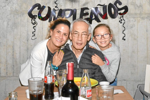 Ángela Echeverri y Lorenza Restrepo le celebraron el cumpleaños a Fernando Echeverri con una comida en el restaurante Il Forno.