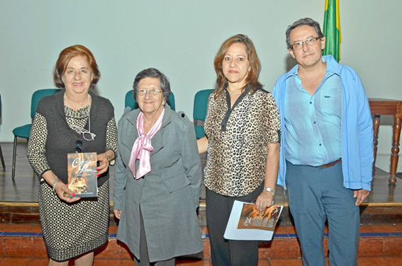 Agustina Ospina de Sánchez, Dorian Hoyos Parra, Adriana Sánchez y Luis Fernando Venegas. 