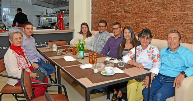 L’Angevin María Elvia Carvajal, Juan David Fajardo, Juliana Jiménez, Fabián Puentes, Alejandro Fajardo, Patricia Hoyos, María El