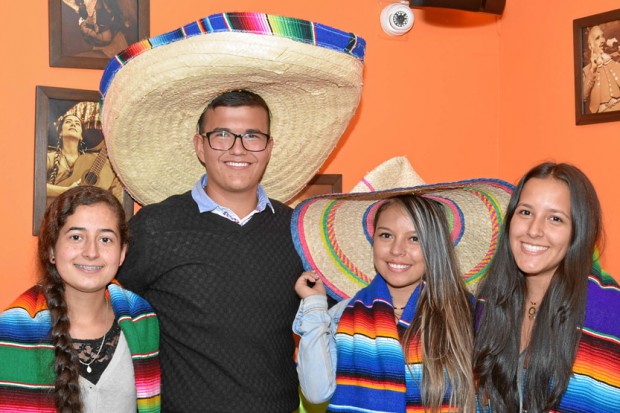 En el D.F. Comida mexicana se reunieron Yeidy Giraldo Pérez; Manuel Martínez; María Fernanda Forero, la homenajeada, y Juliana A