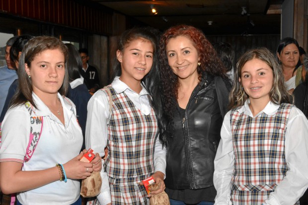 Manuela Aguirre, Misheel Arboleda, Liliana Gallego y Daniela Martínez del Colegio San Juan Bautista de la Salle.