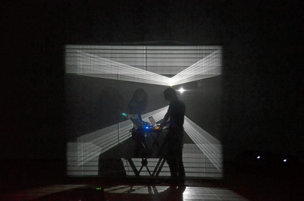 Fotos | José Fernando Tangarife | LA PATRIA El concierto electrónico Late Speculation es un performance creado por la ilustrador