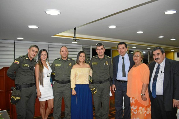 Foto | Cortesía | LA PATRIA Teniente coronel Juan José Contreras Ocampo, comandante Estación Chinchiná; Érika Jhoanna Cardona, c