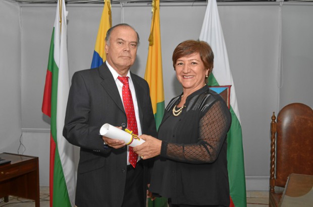 Albeiro Valencia Llano recibió la resolución en nota de estilo en la que se exalta su trayectoria y lo felicita por su nombramie