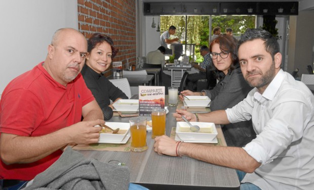 Víctor Hugo Ochoa Gómez, Karen Correa, Angélica Serna y Wilson Gómez.