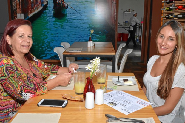 Carmenza Sarasa y Mariana López se reunieron en un almuerzo en el restaurante Macarena.