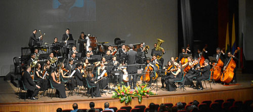 Las obras interpretadas por la Orquesta fueron: Reflejo sinfónico, de Jorge Humberto Pinzón Malagón; Una última exhalación, de G