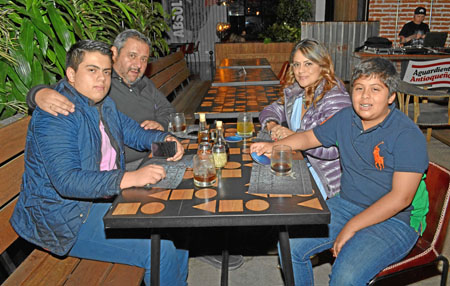 Paulo Gómez, Javier Gómez, Diana Posada y Santiago Gómez.