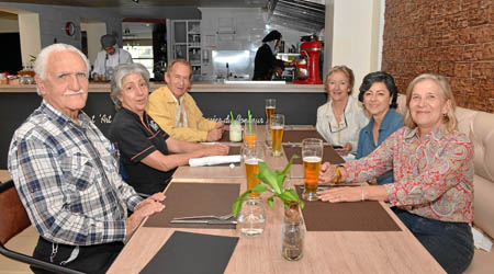 Vicente Arango, Patricia Montes, Rubén Serna, Luz Marina Barreneche, Alba María Valencia y Clara Inés Londoño.