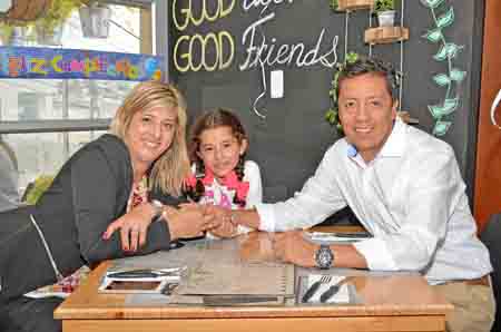 Claudia Aristizábal, Luciana Molina Aristizábal y Fernando Molina Gómez. 