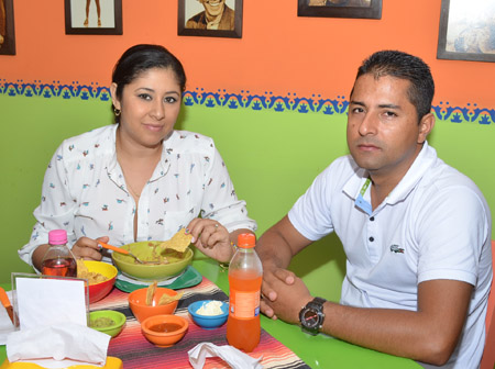 Marisol Escudero y José Castañeda celebraron su primer aniversario de matrimonia en un almuerzo en el restaurante El D.F. Comida