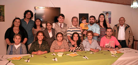 Carmen Bedoya, Isiela Botero, Daniela Rincón, María Ofelia Ríos, Germania Botero y Johanes Ortega. De pie: Catalina Gómez, Sebas