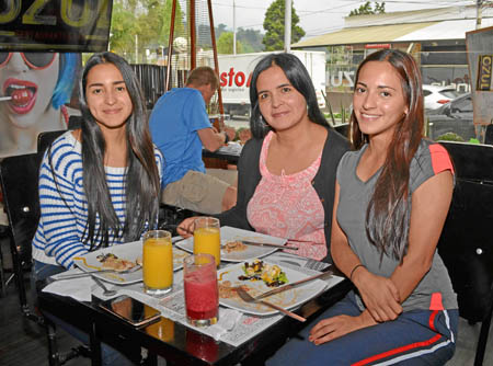 Geraldine Torres, Esperanza Sepúlveda y Sofía Torres.