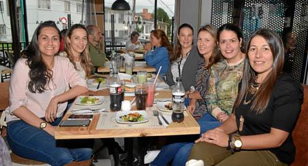 Ana María Mazuera, Mariana Restrepo Salazar, Laura Ruiz, Juliana Uribe, Carolina Osorio y Juliana Duque. 