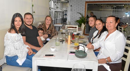 Daniela Cardona, Luis Eduardo Gómez, Juan José González, Gloria Esperanza Gómez, David Alzate, Alejandra Ríos y Consuelo Gómez.