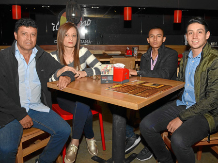 Aníbal Valencia, Luz Elena Henao y Juan José Valencia.