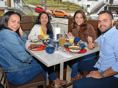 Jovana Perea, de Cali; Carmen Estela Berrío, de Manizales; Paula Alzate, Pereira, y Andrés Mejía, de Manizales.