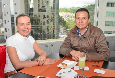 María Isabel Palacio y Jaime Eduardo Tabares celebraron el nombramiento de él como director de Doctrina y Protección de la Cruz 