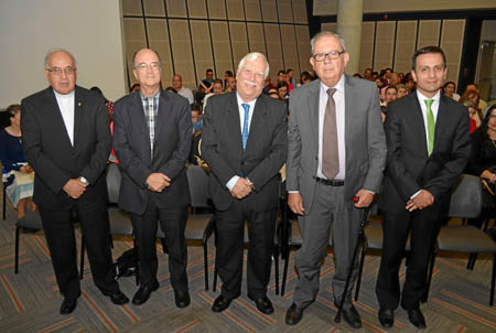 Padre Fernán Llano Ruiz, rector del Colegio Mayor de Nuestra Señora; Alberto Cardona Aguirre, vicerrector de Desarrollo Humano; 