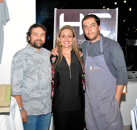 Sergio Salazar López, gerente General Hotel Carretero; Adriana Arango Gómez, directora ejecutiva de la Corporación Alberto Arang