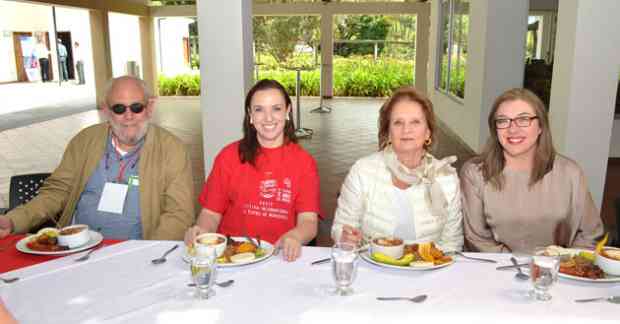 Freddy Ginebra, Pamela Jaramillo, Elvira Escobar de Restrepo y Lina Duque.