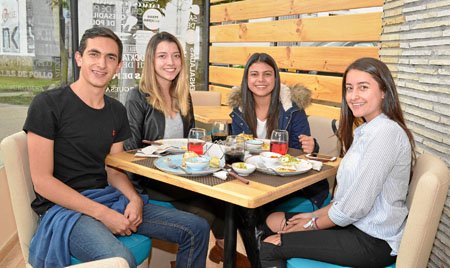 Ricardo Arias Díaz, Andrea Gómez Osorio, Sara Ruiz Álvarez y Andrea Correa.