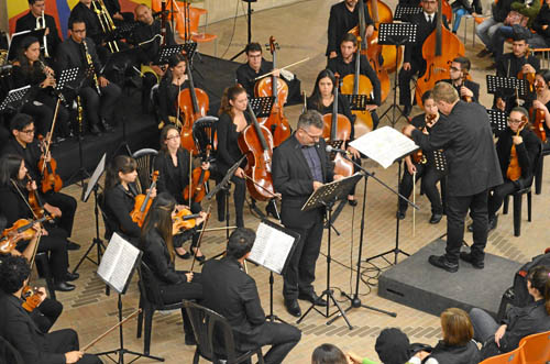 La Orquesta Sinfónica de Caldas invitó como narrador a Carlos Adolfo Escobar Holguín.