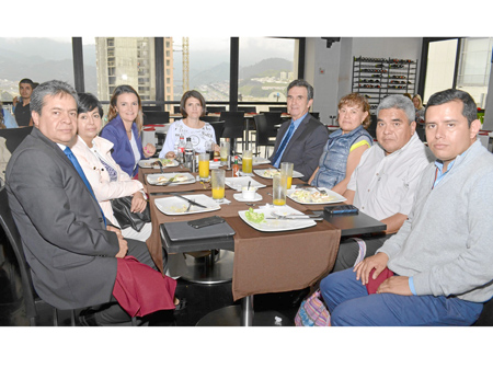 Sergio Torres Pacheco y Jisela Rubio, de la UTVT; Claudia Patricia Henao, Luz Ángela Velasco Escobar e Iván Escobar Escobar, de 