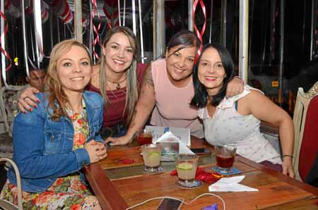 Carolina Escobar Gallego, Victoria Arango Giraldo, Natalia Durán y Catalina Arango Giraldo se reunieron en el restaurante Candel