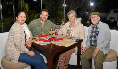 Zulma Beatriz Parra, Juan David Quintero, Mariela Parra y Ernesto Quintero.
